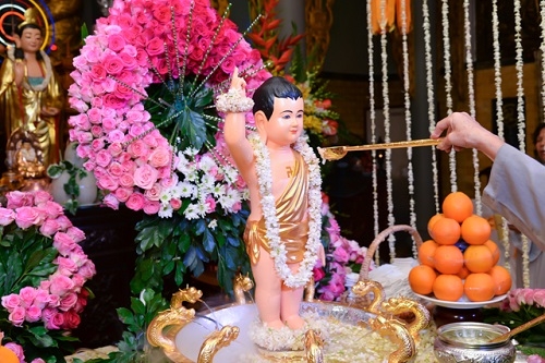 Phật dạy về phương pháp tắm tượng cho hàng đệ tử về sau