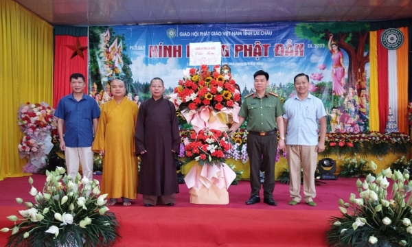 Lãnh đạo Công an tỉnh Lai Châu thăm và chúc mừng Đại lễ Phật đản PL.2567
