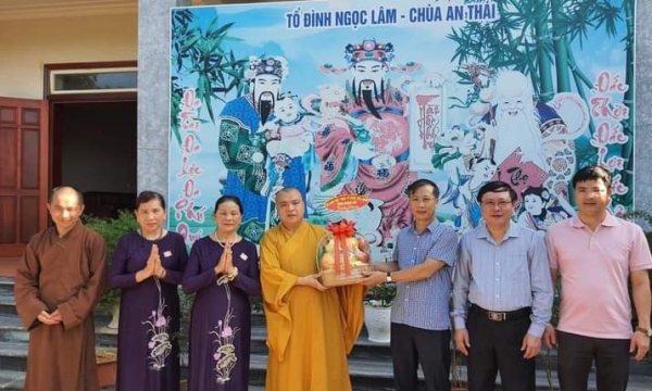 Lãnh đạo UBMTTQVN tỉnh Nghệ An thăm và chúc mừng chùa An Thái nhân mùa Phật đản PL.2567
