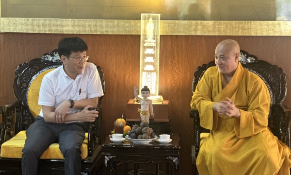 Vụ trưởng Vụ Phật giáo Ban Tôn giáo Chính phủ chúc mừng Phật đản đến HT. Thích Huệ Thông