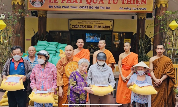 Đà Nẵng: Trao quà từ thiện nhân dịp Phật đản PL.2567 tại chùa Tam Bảo