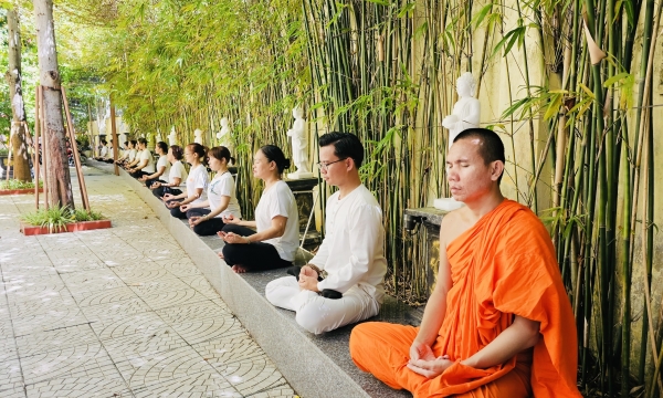 Đà Nẵng: Chương trình đồng diễn Yoga chào mừng ngày Quốc tế Yoga tại chùa Tam Bảo