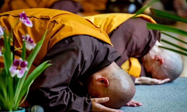 Lòng tôn kính Phật phải được bày tỏ bằng hành động lễ kính mỗi ngày