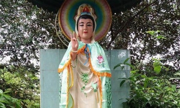 Áo choàng trên thân Phật