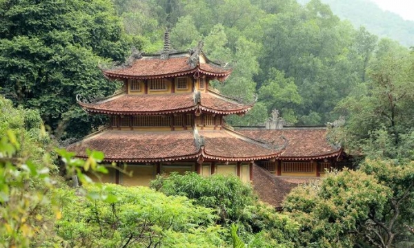 Khám phá ngôi chùa chứa kho cổ vật dưới chân núi Nhẫm Dương