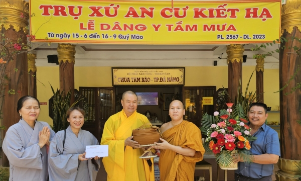 Đà Nẵng: Ban Hướng dẫn Phật tử thăm chư Tăng Nam tông nhân mùa An cư tại chùa Tam Bảo