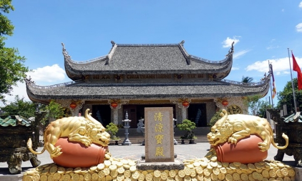 Chiêm ngưỡng ngôi chùa xây dựng bằng san hô ở Phú Yên