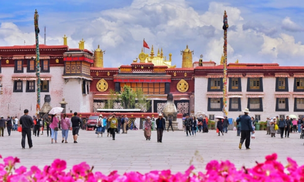 Đại Chiêu Tự - Ngôi chùa cổ ngàn năm thu hút khách hành hương nhiều nhất ở Tây Tạng