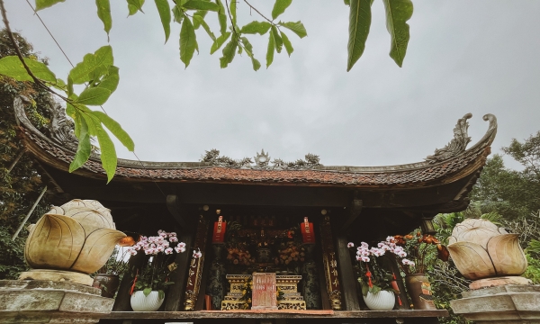 Ngôi chùa nổi tiếng ở Hà Nội từng xuất hiện trong sách giáo khoa, được ví như 'sen nở trên nước'