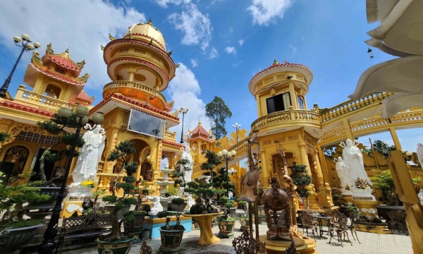 Về An Giang khám phá kiến trúc độc đáo của chùa Chim trên Cù Lao Giêng