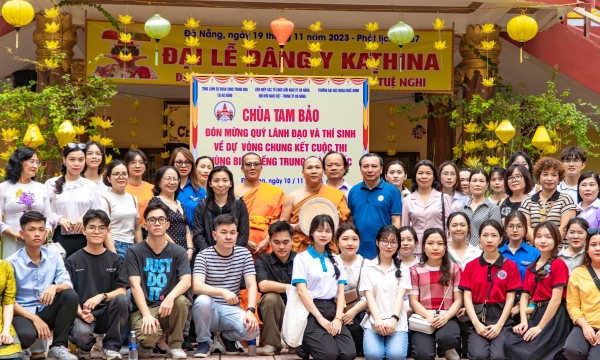 Đoàn cán bộ và thí sinh dự vòng chung kết cuộc thi hùng biện tiếng Trung toàn quốc viếng thăm chùa Tam Bảo