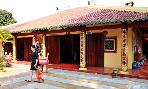 Ngôi chùa có tiếng chuông vọng từ ao sen, sở hữu loài cây quý hiếm bậc nhất TP.HCM