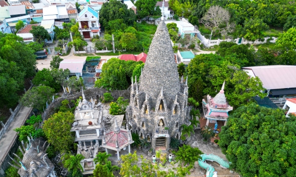 Khám phá ngôi chùa làm bằng vỏ ốc nổi tiếng ở Khánh Hòa