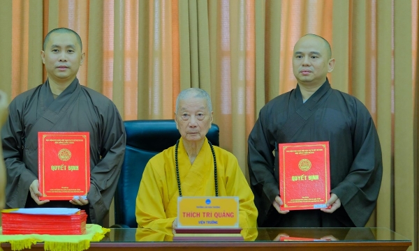 Học viện Phật giáo VN tại TP.HCM trao quyết định nhân sự nhiệm kỳ mới