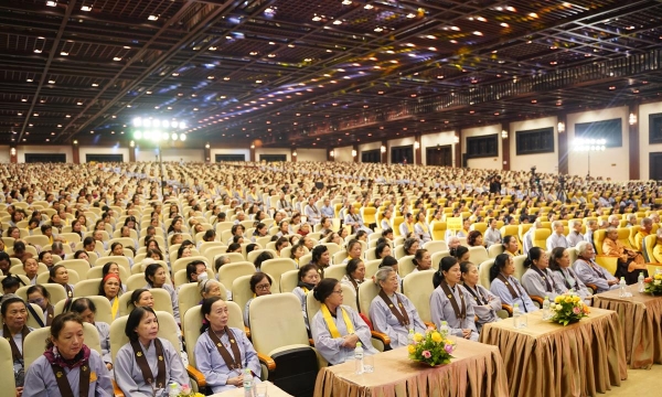 6.500 Phật tử Đạo tràng Pháp Hoa miền Bắc dự khóa tu tại chùa Bái Đính