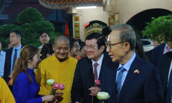 Cựu Tổng thống Hàn Quốc Lee Myung-Bak thăm chùa Pháp Minh