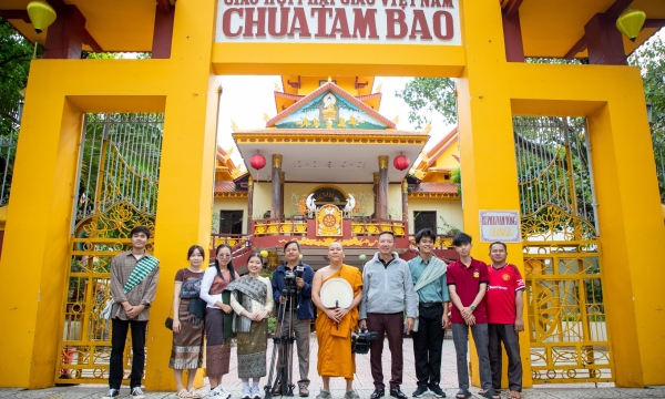 Chùa Tam Bảo thực hiện chương trình ở nhà dân dành cho sinh viên Lào năm 2023