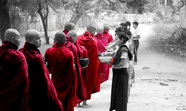 Đức Phật dạy tạo phước, không dạy xin phước