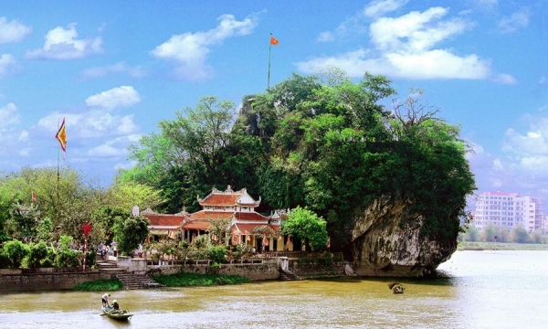 Khám phá vẻ đẹp huyền bí của chùa Non Nước tại Ninh Bình