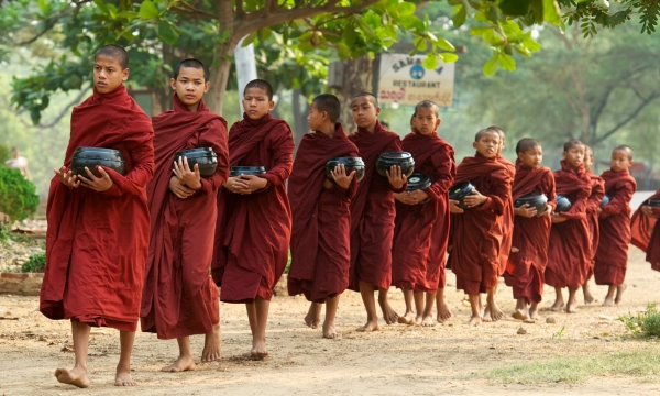 Đức Phật mô tả lời nói của bậc thiện trí với năm điều kiện