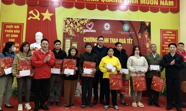 GHPGVN tỉnh Tuyên Quang và Quỹ Thiện Tâm trao quà đến người dân khó khăn nhân dịp Xuân Giáp Thìn