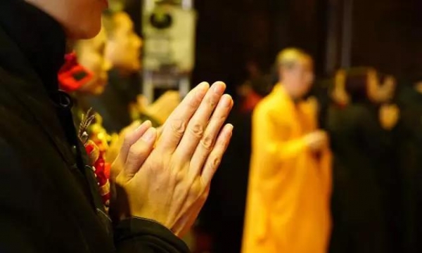 Học Phật tại gia và học Phật xuất gia có gì khác nhau?