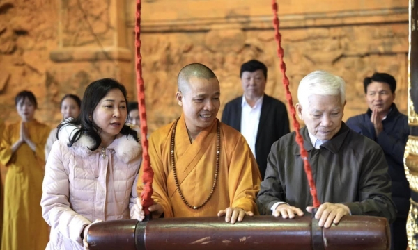 Nguyên Chủ tịch nước Nguyễn Minh Triết thăm chùa Tam Chúc