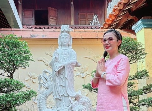 Nữ diễn viên Việt rời showbiz, một lòng hướng Phật