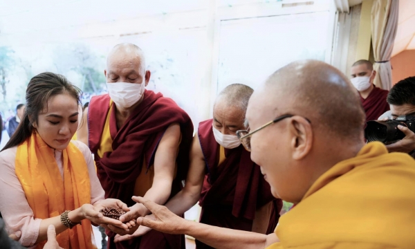 Ca sĩ Phật tử Sa Huỳnh: 'Được gặp Đức Dalai Lama là hạnh phúc lớn với tôi'