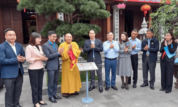 Hà Nội: Ứng dụng quét mã QR Code quảng bá chùa Liên Phái
