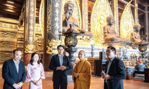 Lãnh đạo tỉnh Oudomxay thăm chùa Tam Chúc, Bái Đính