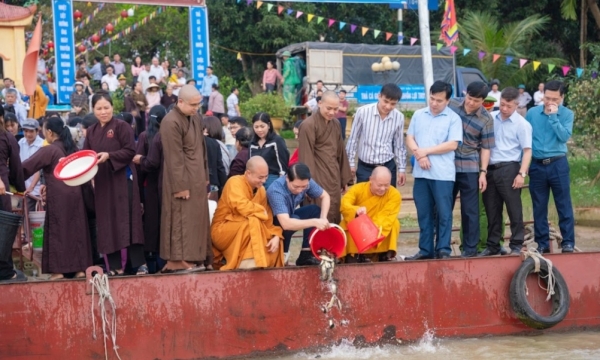 Phật giáo Thanh Hóa phóng sanh hơn 2 tấn cá