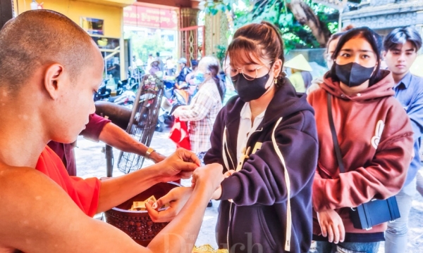 Đồng bào Khmer ở Sài Gòn tới chùa vui đón Tết