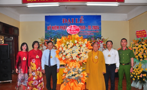 Bí thư Quận ủy Hai Bà Trưng chúc mừng Phật đản tại chùa Liên Phái