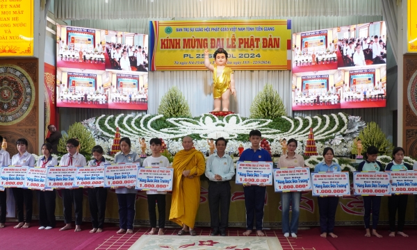 BTS Phật giáo tỉnh Tiền Giang trao 300 học bổng hướng đến Kính mừng Phật Đản PL.2568