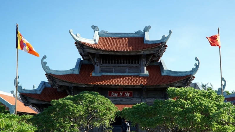 Chùa Song Tử Tây ở đảo Song Tử Tây là ngôi chùa lớn nhất ở huyện đảo Trường Sa.