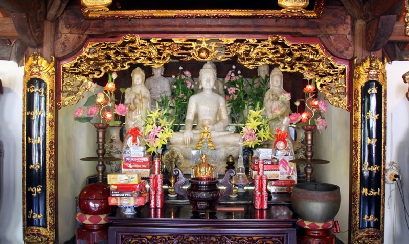 Những bức tượng phật bằng ngọc trong chùa Trường Sa Lớn.