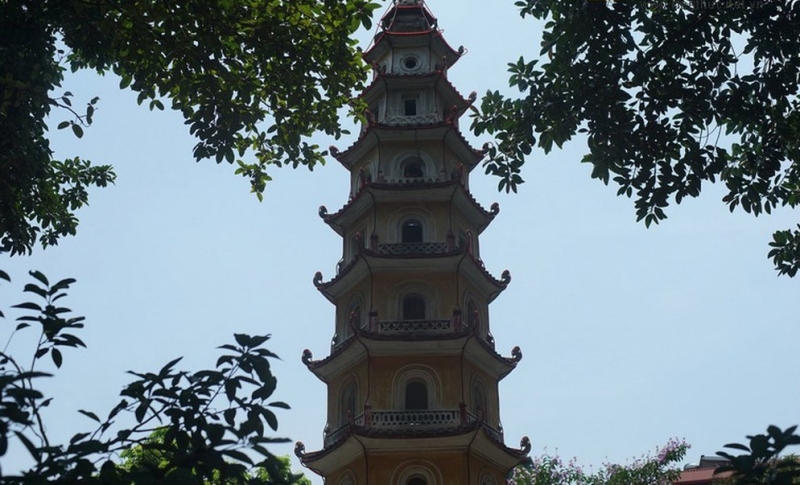 Vào thời thuộc địa, tháp Diệu Quang của chùa Liên Phái từng được coi là một công trình kiến trúc đặc trưng của Hà Nội, xuất hiện trong nhiều bộ bưu ảnh thời kỳ này. Sau hơn 100 năm tồn tại, tòa tháp vẫn được gìn giữ nguyên vẹn.