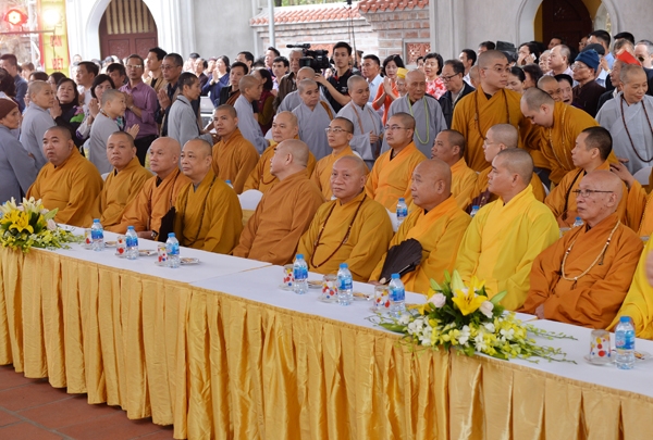 Trong thành phần tham dự buổi lễ còn có Hòa thượng Thích Gia Quang – Phó chủ tịch HĐTS - Trưởng ban Ban truyền thông Trung ương GHPGVN; Thượng tọa Thích Thọ Lạc - Ủy viên thư ký HĐTS- Trưởng ban Ban Văn hóa trung ương GHPGVN; TT. Thích Thanh Huân – UV. HĐTS- Phó văn phòng I TƯ GHPGVN; TT. Thích Giác Dũng UV. HĐTS GHPGVN; TT Thích Chiếu Tạng – UV HĐTS. GHPGVN; TT. Thích Tâm Hoan – UV. HĐTS GHPGVN – Chánh văn phòng BTS GHPGVN TP. Hà Nội; TT. Thích Minh Tín – UV HĐTS GHPGVN – Trưởng ban GDPG – THPG Hà Nội; TT. Thích Trí Như – UV BTS GHPGVN TP. HN – Trưởng ban Ban trị sự GHPGVN huyện Thanh Trì. TP HN; TT. Thích Nguyên Thanh – UV. BTS GHPGVN TP. HN- Trưởng BTS GHPGVN huyện Hoàng Mai. TP. HN; TT. Thích Thanh Hùng UV. BTS GHPGVN TP. Hà Nội - Trưởng BTS GHPGVN quận Bắc Từ Liêm TP. HN; ĐĐ Thích Thanh Nguyện UV. BTS GHPGVN TP. HN- Trưởng BTS GHPGVN quận Nam Từ Liêm . TP. HN; Ni trưởng Thích Đàm Kim; Ni trưởng Thích Đàm Nghiêm UVTT. HĐTS GHPGVN – Phó TT phân ban đặc trách ni giới khu vực phía Bắc; Ni trưởng Thích Đàm Lan – UVTT- HĐTS. GHPGVN, cùng các tăng ni trụ trì trong địa bàn thành phố Hà Nội.