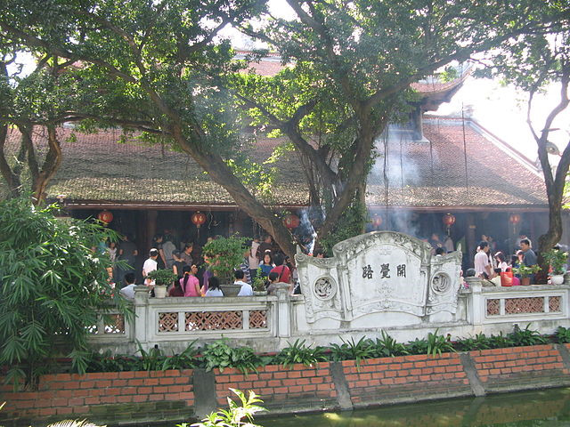 Nổi tiếng là ngôi chùa cầu duyên, trong ngày đầu năm Chùa Hà càng thu hút nhiều du khách, Phật tử đến lễ đầu năm và xin tình duyên được vẹn tròn.