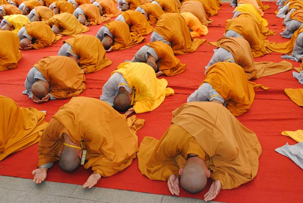 Lạy Phật, tụng Kinh có công đức, phước đức gì chăng?
