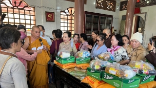 TX.Cai Lậy: Chùa Long Thành (xã Mỹ Hạnh Trung) tặng quà hộ nghèo và hoàn cảnh khó khăn 