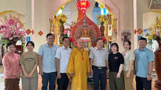 H.Gò Công Đông: Trưởng phòng An ninh nội địa Công an tỉnh chúc Tết lãnh đạo Ban Trị sự Phật giáo huyện