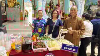 H.Tân Phú Đông: Chùa Kim Thiền tổ chức buffet chay gây quỹ xây dựng nhà tình thương chào mừng Đại lễ Vesak 2025