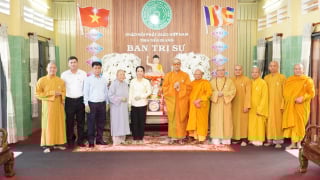Tiền Giang: Phái đoàn Sở Nội vụ tỉnh chúc mừng Phật đản PL.2569