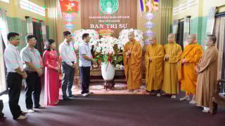 Tiền Giang: Phái đoàn Công an tỉnh chúc mừng Phật đản Phật lịch 2569