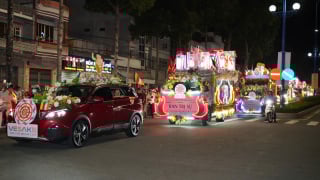 Tiền Giang: Phật giáo diễu hành xe hoa mừng Phật đản PL.2569 
