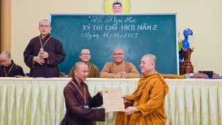 Tiền Giang: Trường Trung cấp Phật học tổ chức thi Học kỳ cho Tăng Ni sinh khóa IX