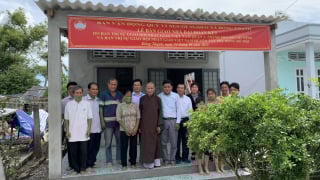 H.Tân Phú Đông: Chùa Kim Thiền trao tặng nhà đại đoàn kết