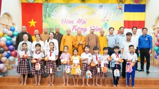 [Video]: Chương trình “Đêm hội Trăng rằm” san sẻ yêu thương đến thiếu nhi cù lao Lợi Quan